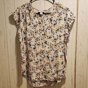 Liz Claiborne Cream and Black Floral Blouse